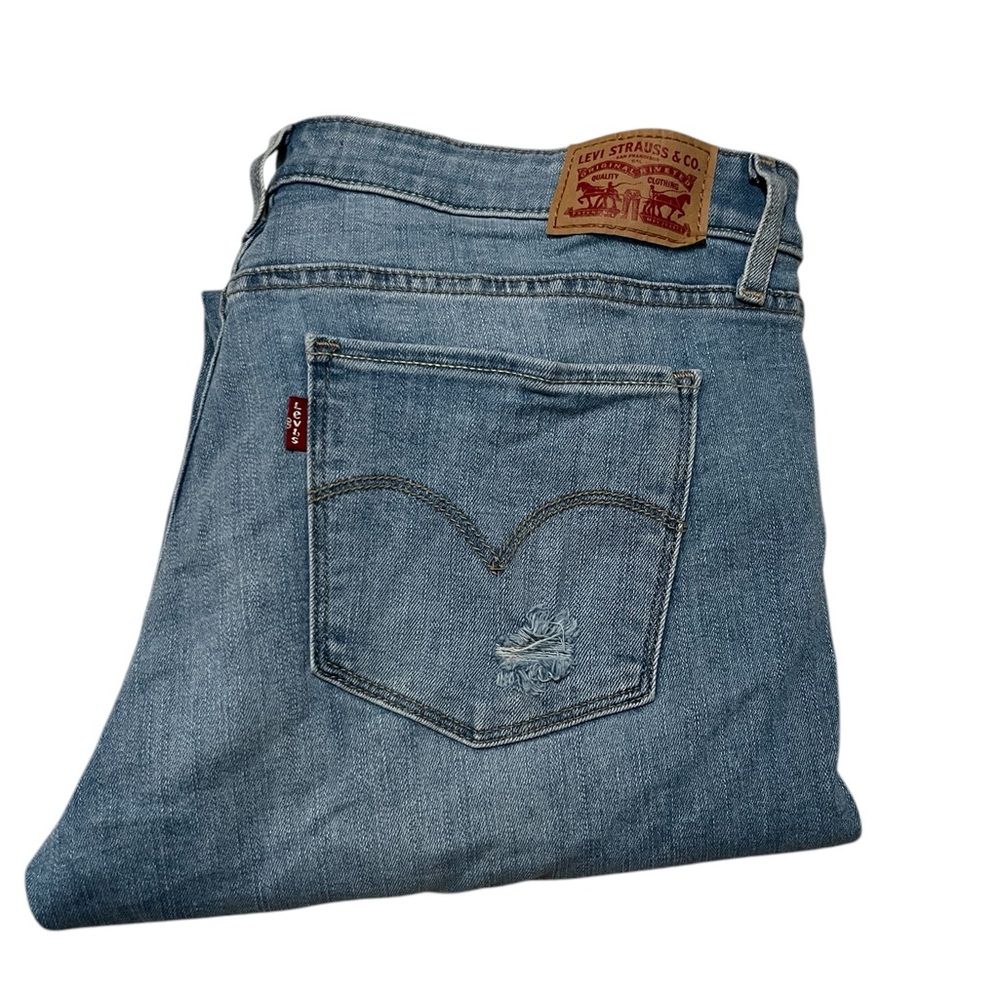 (ITEM SOLD)‼️‼️Levi's Women’s Ripped Blue Jeans